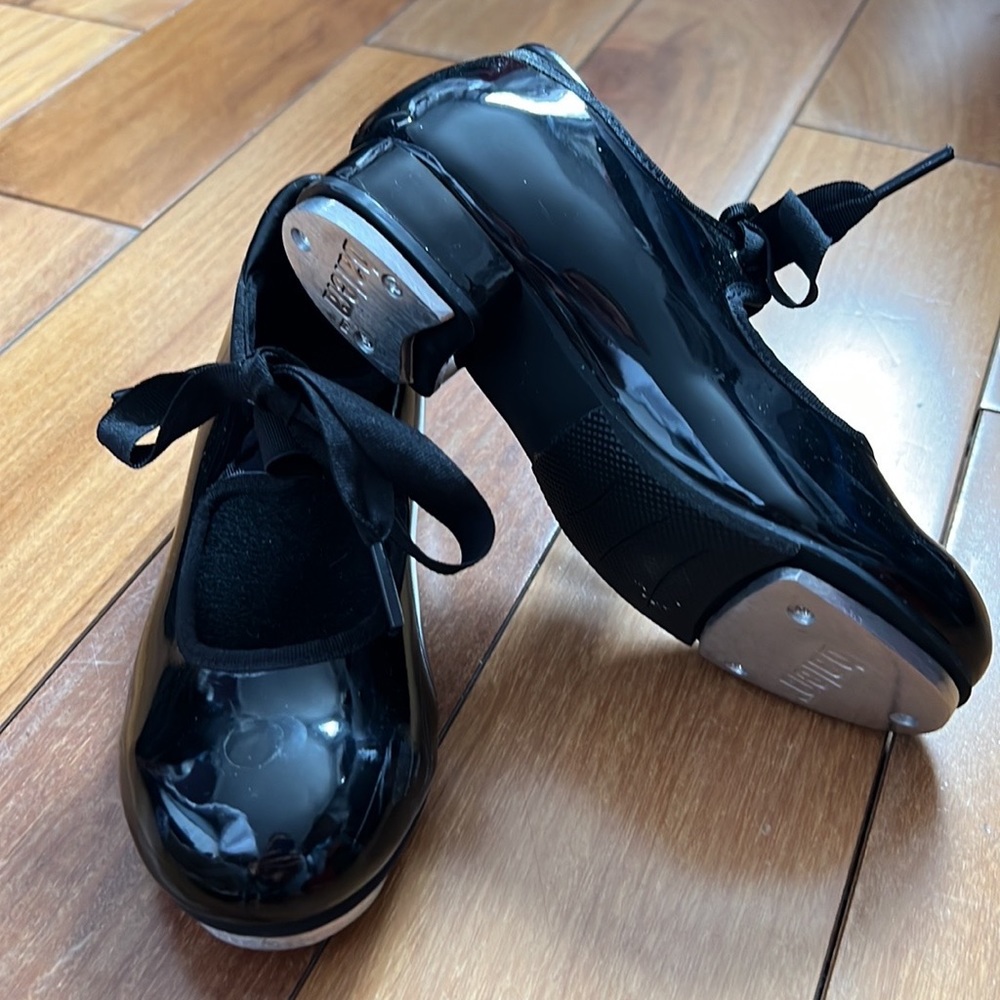 Little girl’s tap shoes